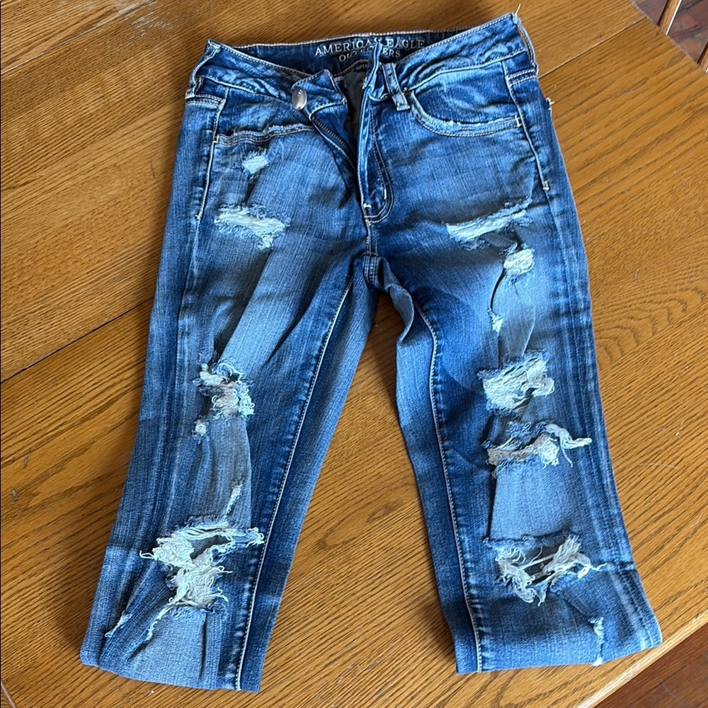 American Eagle Distressed Blue Jeans